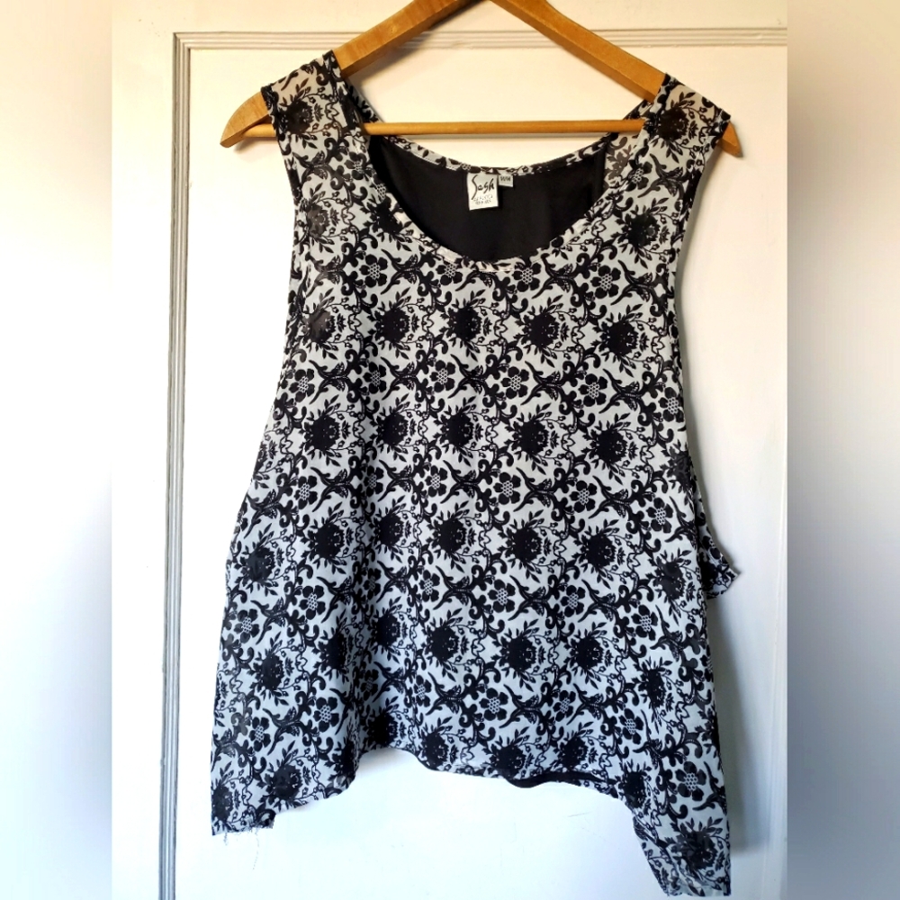 🖤🤍Cute Floral Top 🖤🤍
